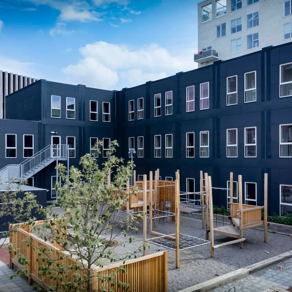 Modulair schoolgebouw met drie verdiepingen van Adapteo