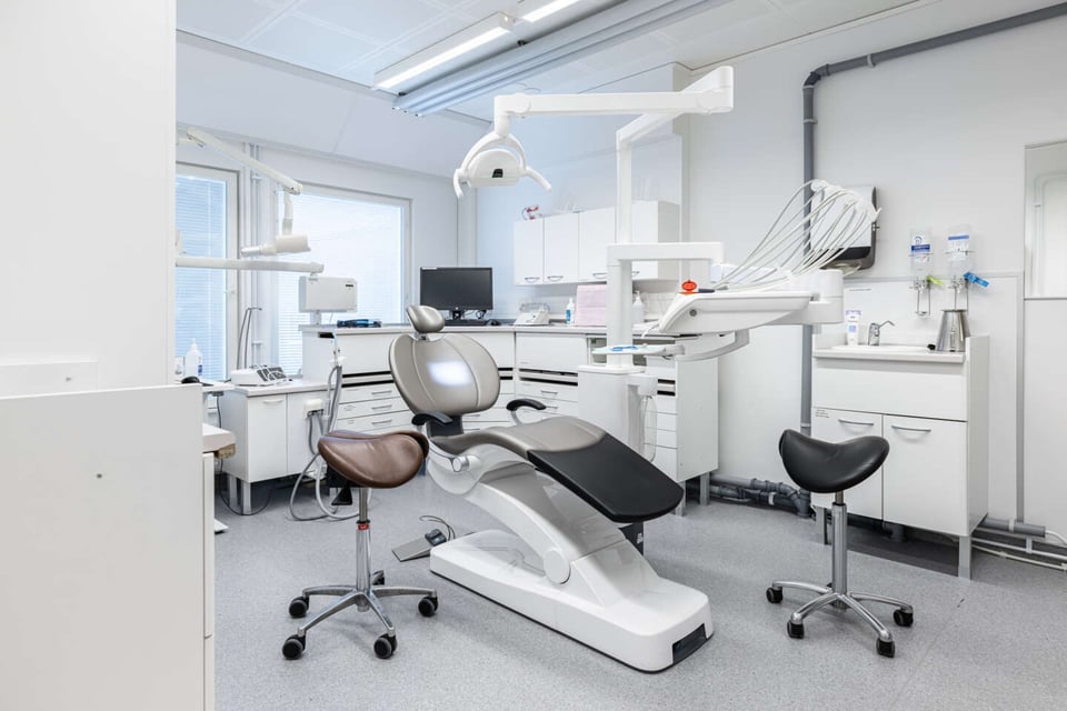 Ingerichte zorgpraktijk in een modulair gebouw van Adapteo