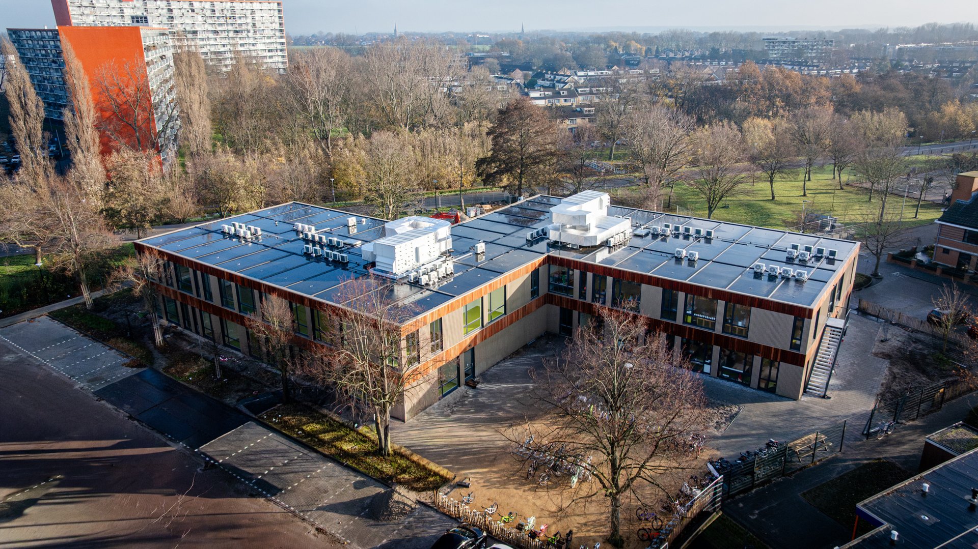 <span id="hs_cos_wrapper_name" class="hs_cos_wrapper hs_cos_wrapper_meta_field hs_cos_wrapper_type_text" style="" data-hs-cos-general-type="meta_field" data-hs-cos-type="text" >Philippe Pfeiffer over modulair bouwen voor sociale infrastructuur</span>