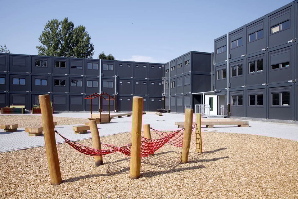 Flexibel modulair gebouw met speelplein